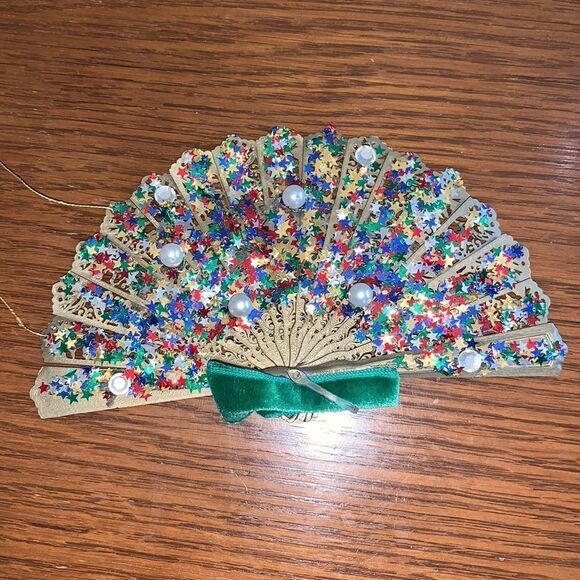 Wonderful Vtg   plastic spangled & beaded gold fan Christmas tree ornament - Picture 2 of 8